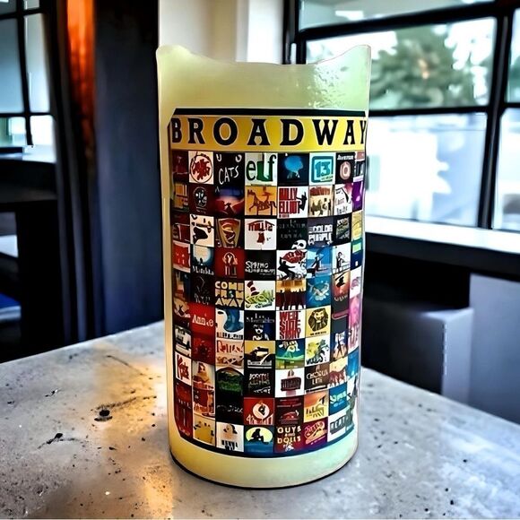 NWOT. Broadway Flameless Candle with Timer - Picture 1 of 8